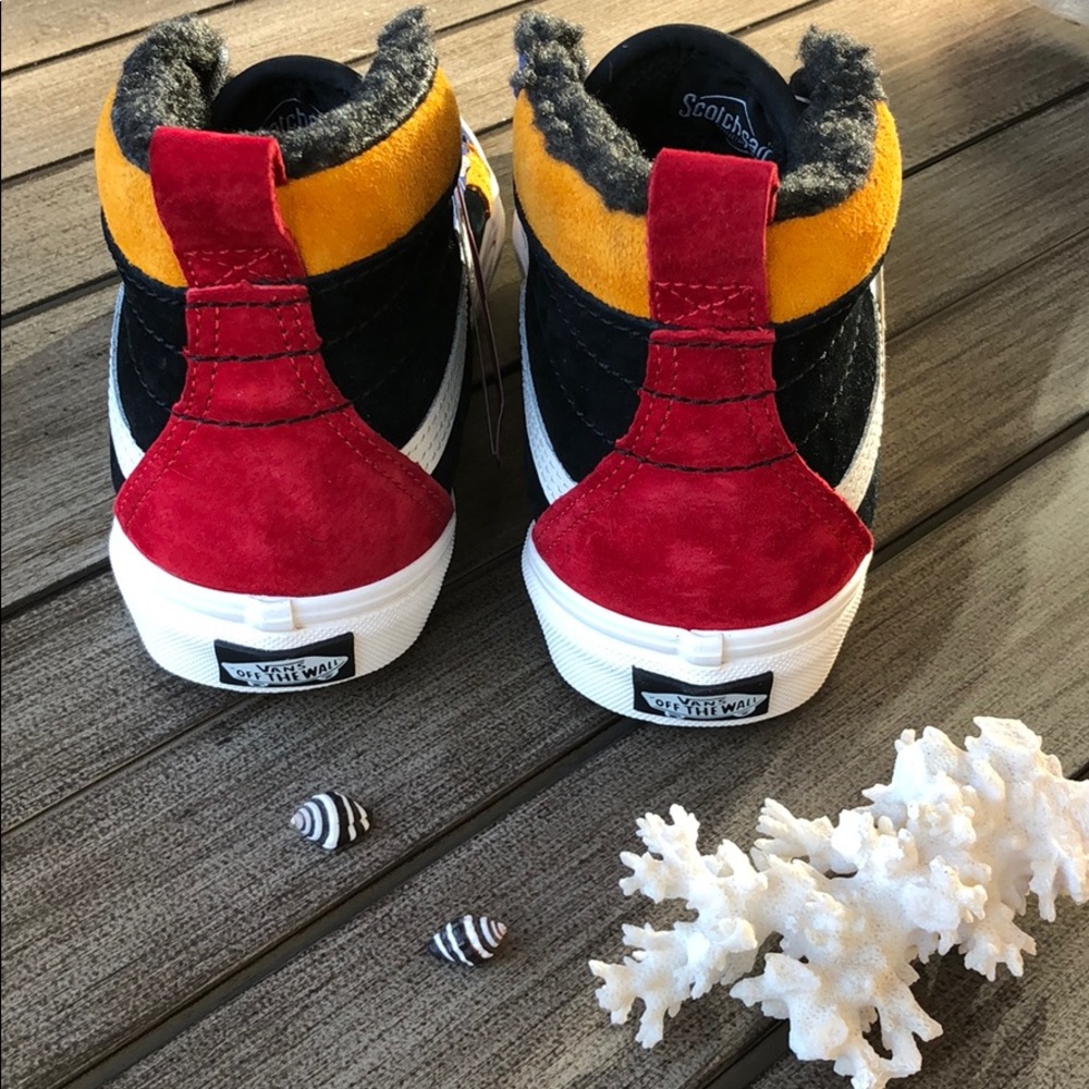 🌴🌼VANS- MOUNTAIN ALL WEATHER PROOF HIGH TOPS🌼🌴 - Picture 2 of 14